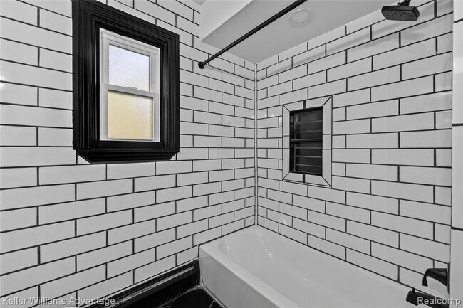 Building Photo - 5722 Raven Rd