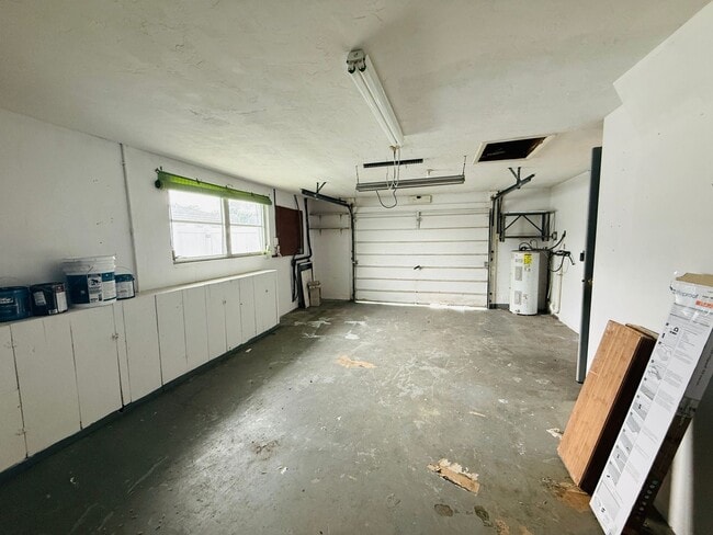 Building Photo - 7910 Lilac Dr