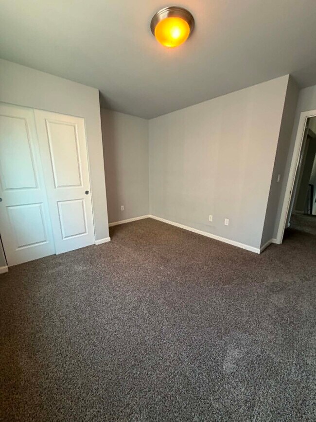 Building Photo - 15550 Chad Dr SE