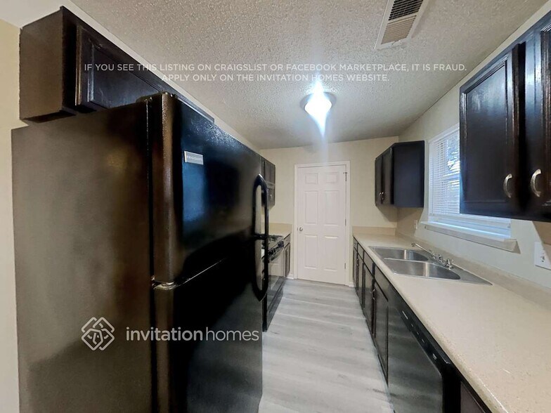 Building Photo - 1610 Vinebrook Terrace