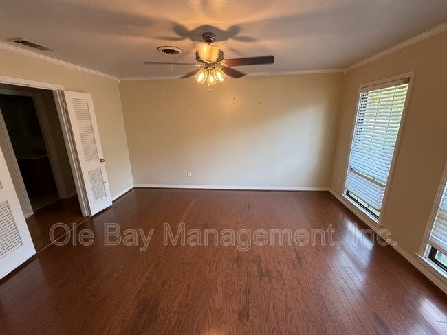 Building Photo - 702 Ynestra Dr