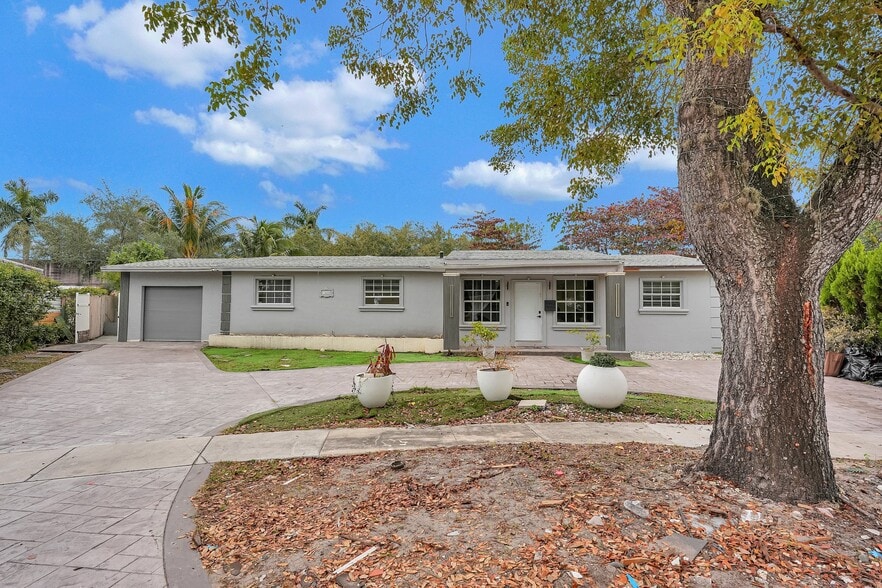 Building Photo - 18600 NE 7th Ct