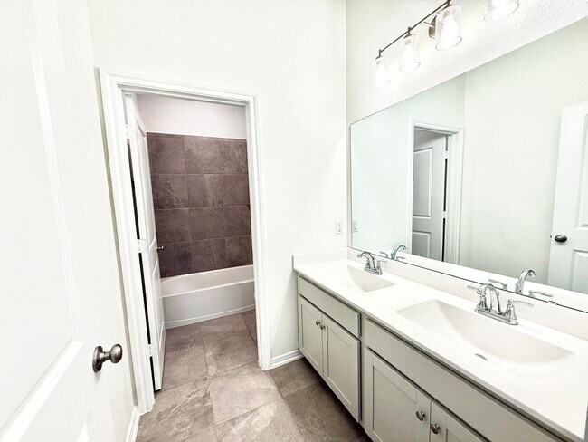 Building Photo - 620 Silver Pear Ct