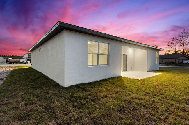 Building Photo - 123 Tulip Ln