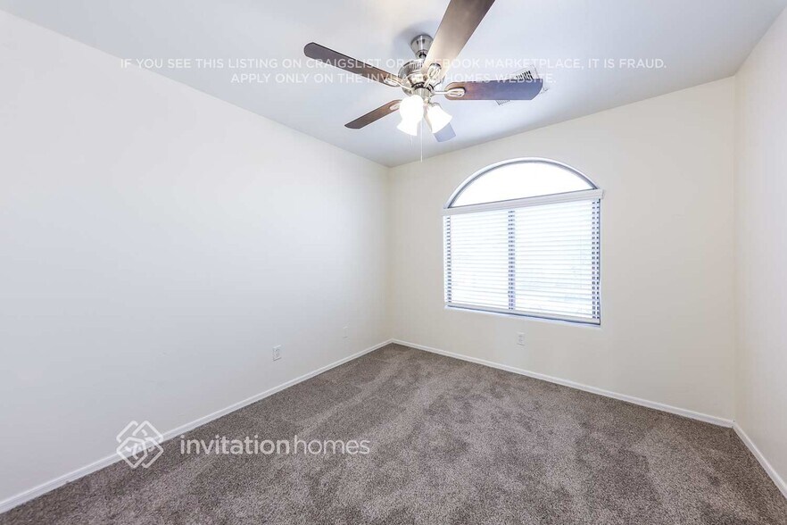 Building Photo - 7111 N 77th Dr