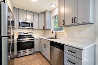 Building Photo - 1624 Banyan Dr