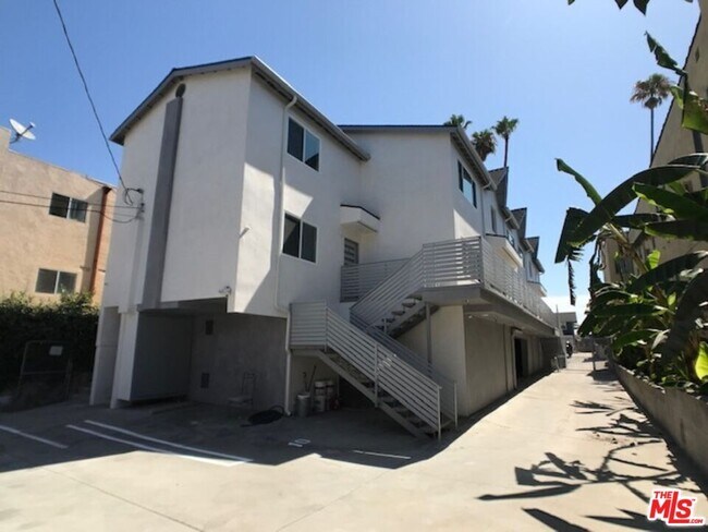 Building Photo - 601 Normandie Ave