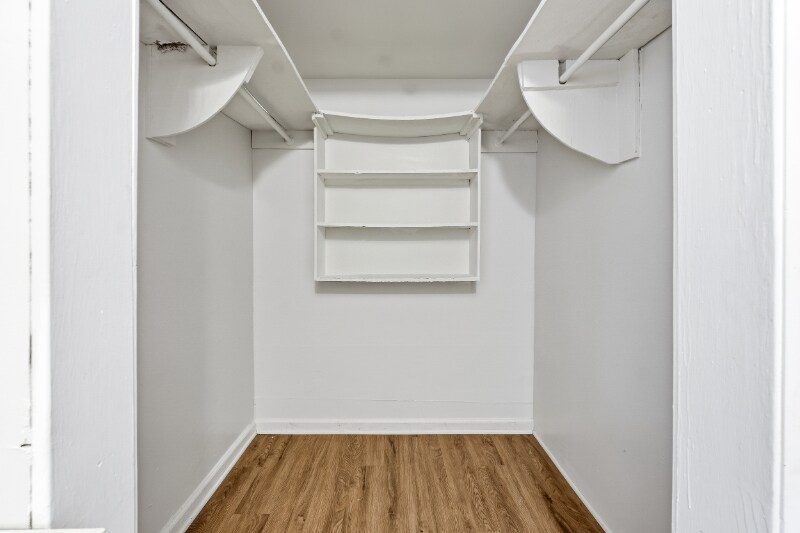 Building Photo - 3831 King Dr