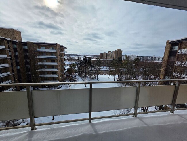 Building Photo - 612 Acacia Cir