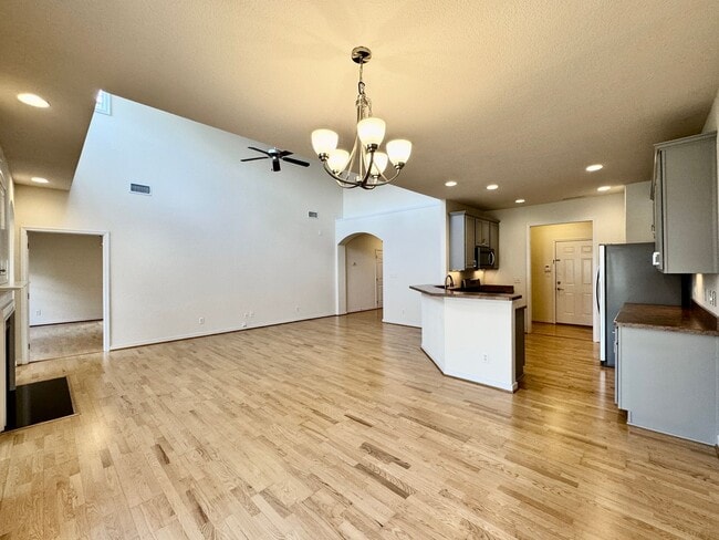 Building Photo - 3-Bedoom 1-Story Condo In Eagle Pointe! St...