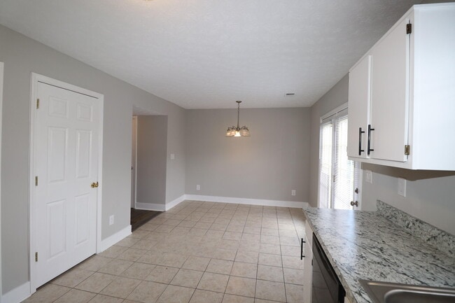 Building Photo - 215 Elkchester Cir