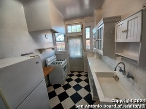 Building Photo - 219 W Magnolia Ave