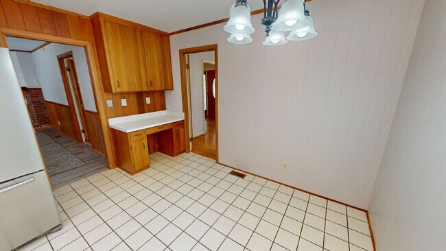 Building Photo - Charming 3 Bedroom Brick Ranch with Refurbished Original Woodwork