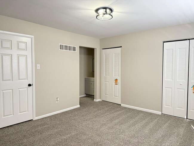 Building Photo - 1905 Walnut Ridge Dr