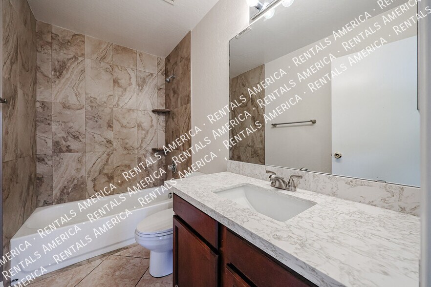 Building Photo - 1517 S 219th Dr