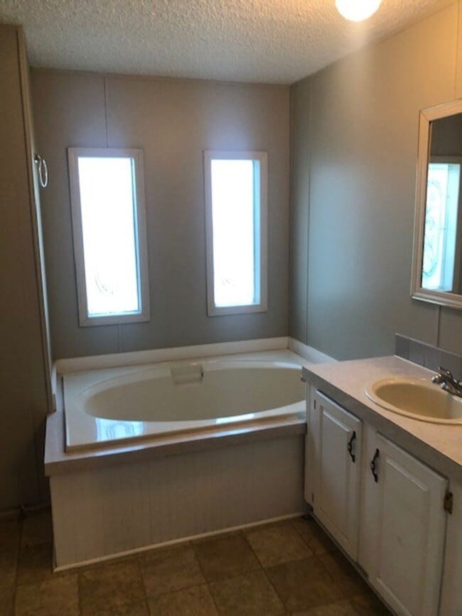 Building Photo - 3 Bedroom Doublewide for Rent