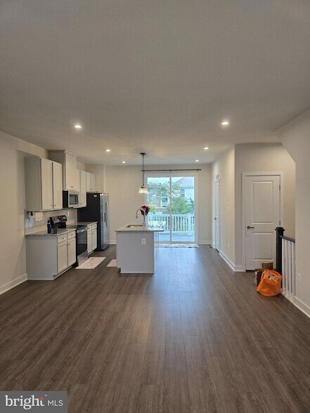 Building Photo - 33 Oasis Ave
