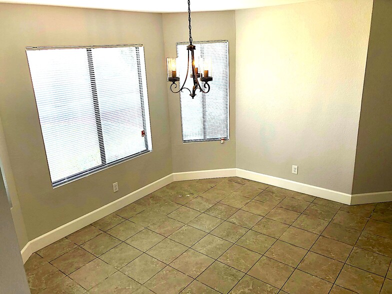 Building Photo - 38343 5th Pl W