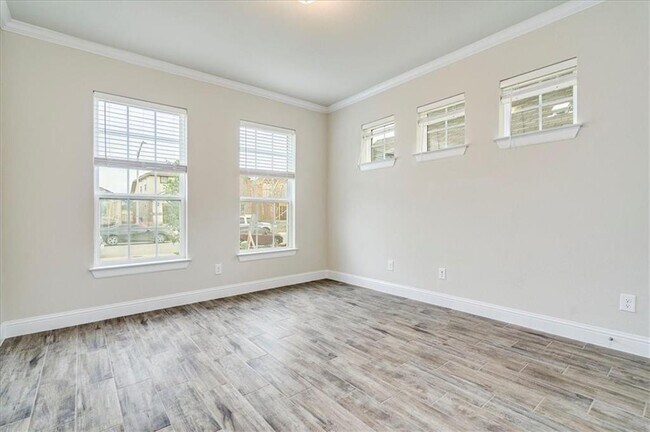 Building Photo - 6513 Folsom Ave