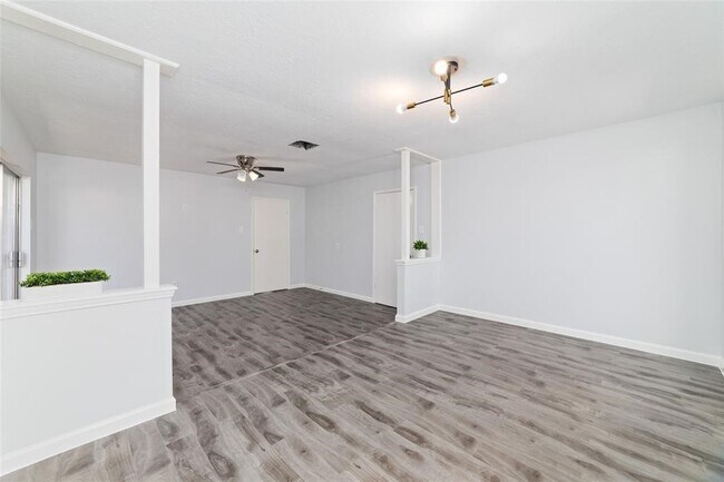 Building Photo - 22122 Woodrose Dr