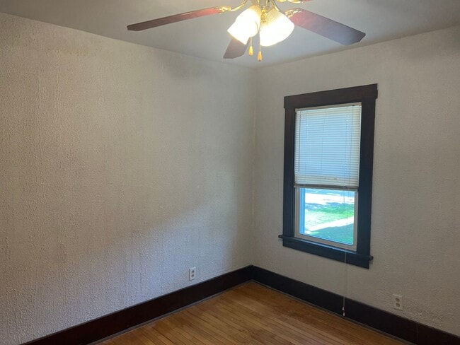 Building Photo - Pet Friendly 2BR House on Beloit's West Side