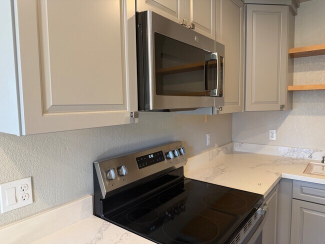 Building Photo - 130 Village Ct