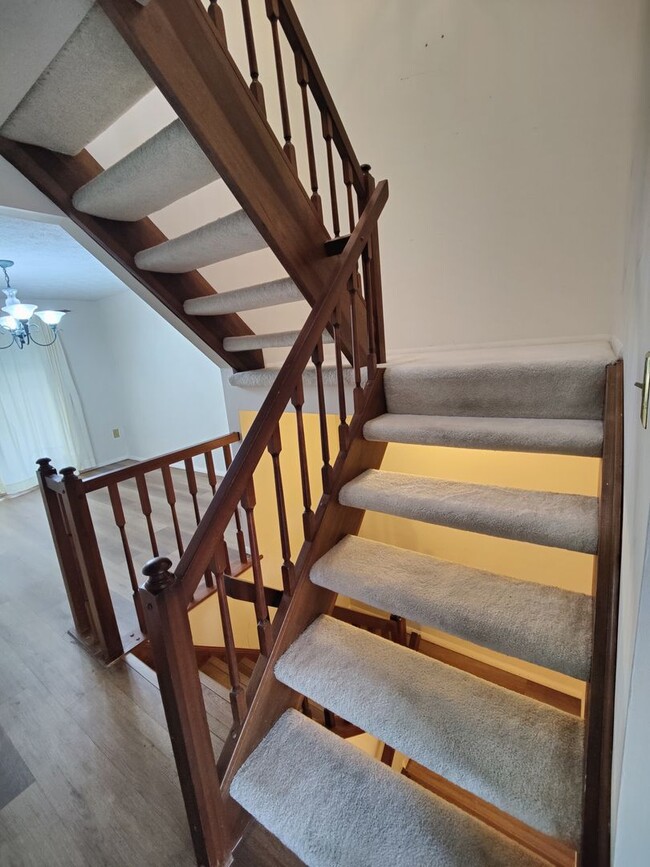 Building Photo - *Spacious & Conveniently Located 3BD/2.5BA Townhouse Available in Bethel Park*