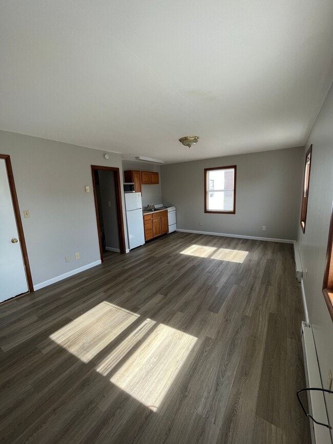 Building Photo - Utilities included!