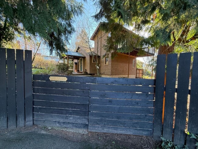 Building Photo - Vintage Urban Farmhouse 3 Bd 1 Bath home! Large bonus room & Balcony!  Surrounded by trees on lar...