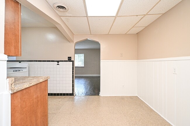 Building Photo - 3042 Percy Ave