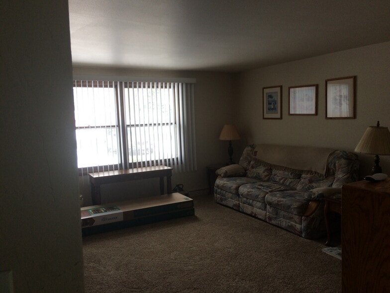 Building Photo - 1400 Katers Dr