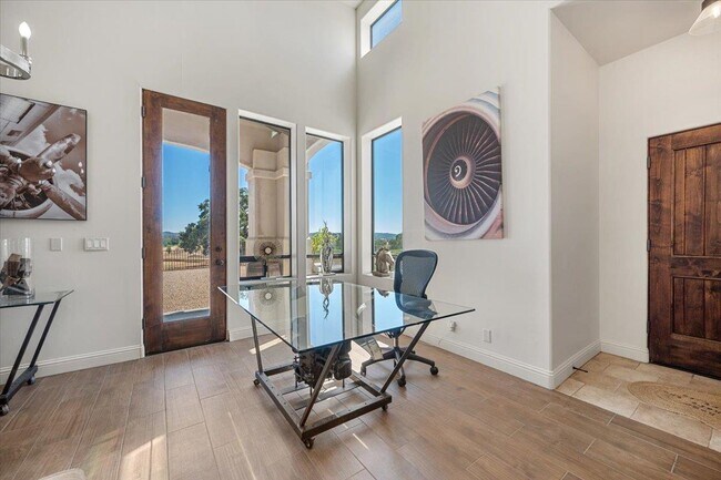 Building Photo - 6750 Golden Pheasant Ln