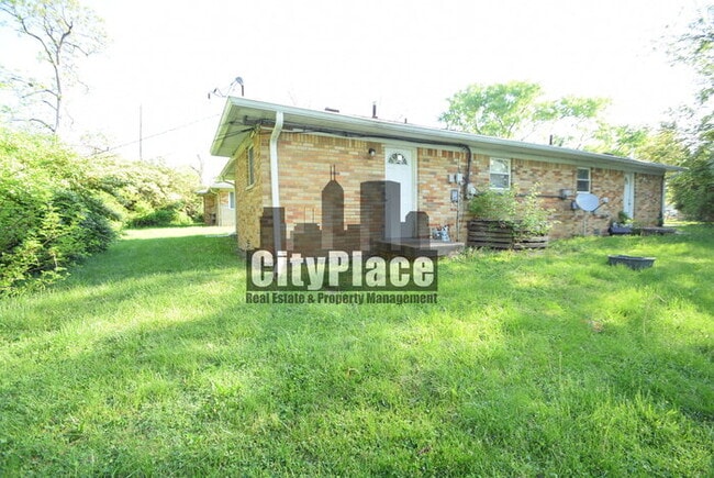 Building Photo - 2404 N Lesley Ave