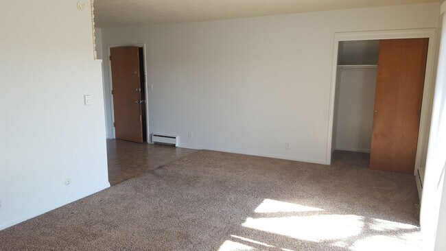 Building Photo - Spacious 1 Bed 1 Bath in the heart of Speedway!