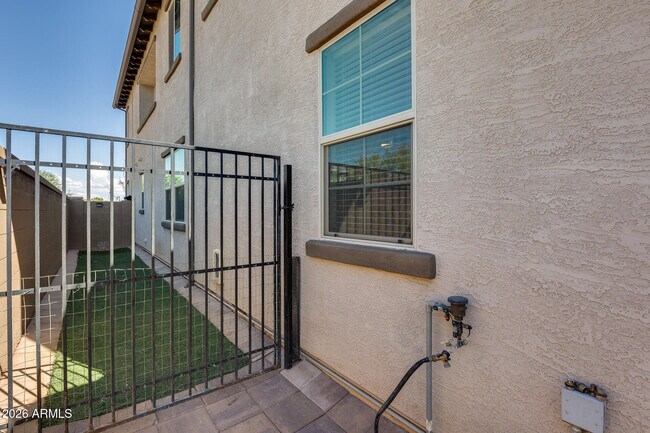 Building Photo - 130 N Bay Dr