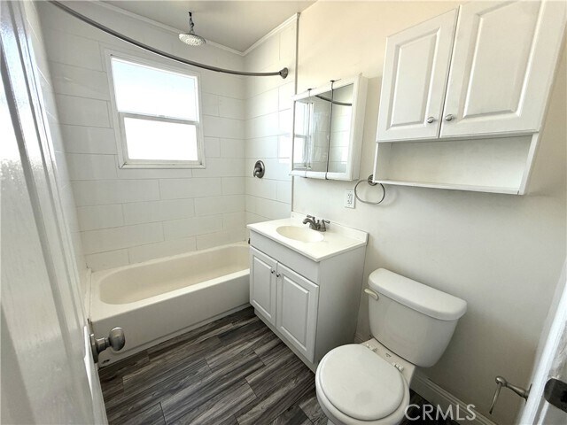 Building Photo - 2238 Eastlake Ave