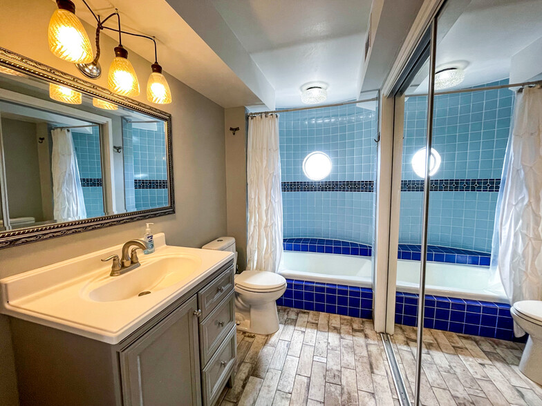 Primary Bathroom - 1910 Ala Moana Blvd