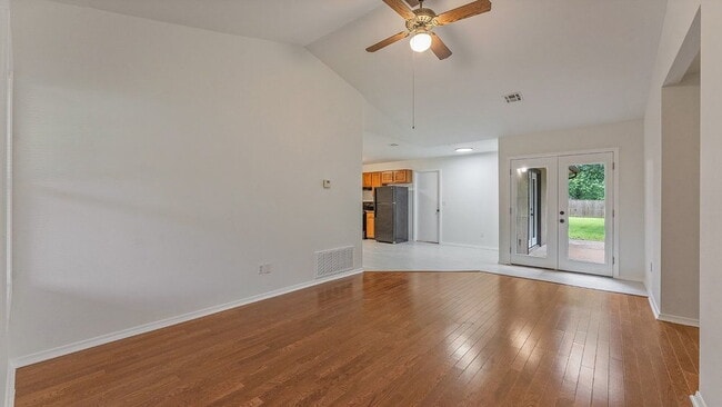 Building Photo - "Dog-friendly and Cozy Home Close To UofArk"