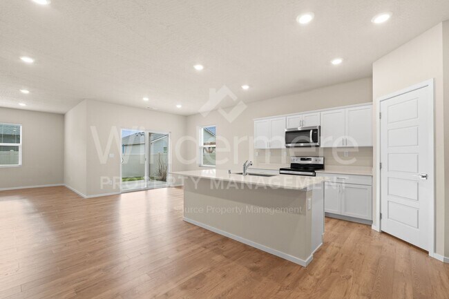 Building Photo - Welcome to this stunning 4-bedroom, 2-bathroom home located in the heart of Spokane, WA.