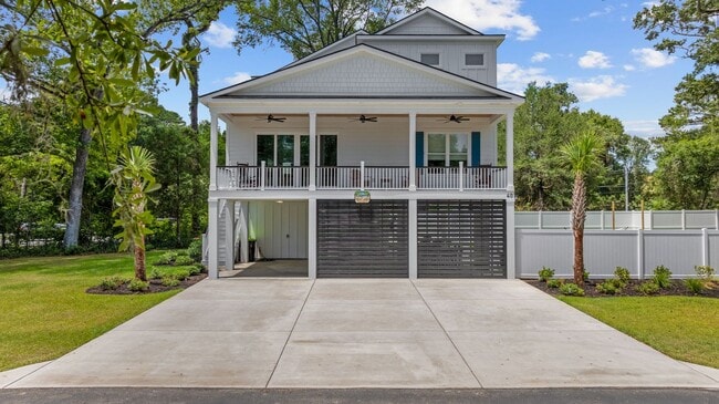 Building Photo - All Inclusive Seasonal Rental in the Beaut...