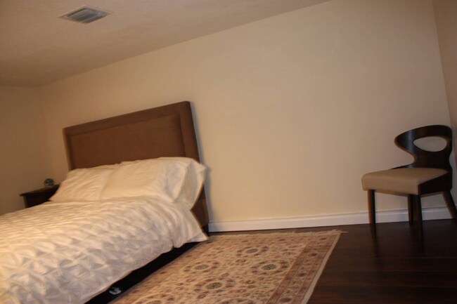 Primary Photo - 5862 Homeland Rd