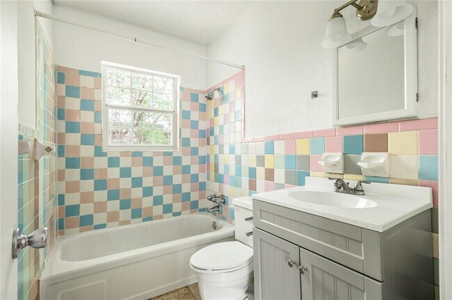 Building Photo - 918 E 50th None