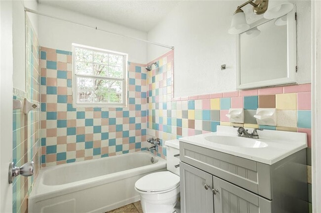 Building Photo - 918 E 50th St