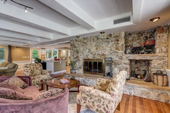 Building Photo - N43W27445-W27445 Capitol Dr