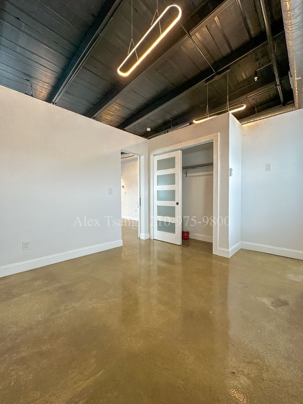 Building Photo - 811 Montana St