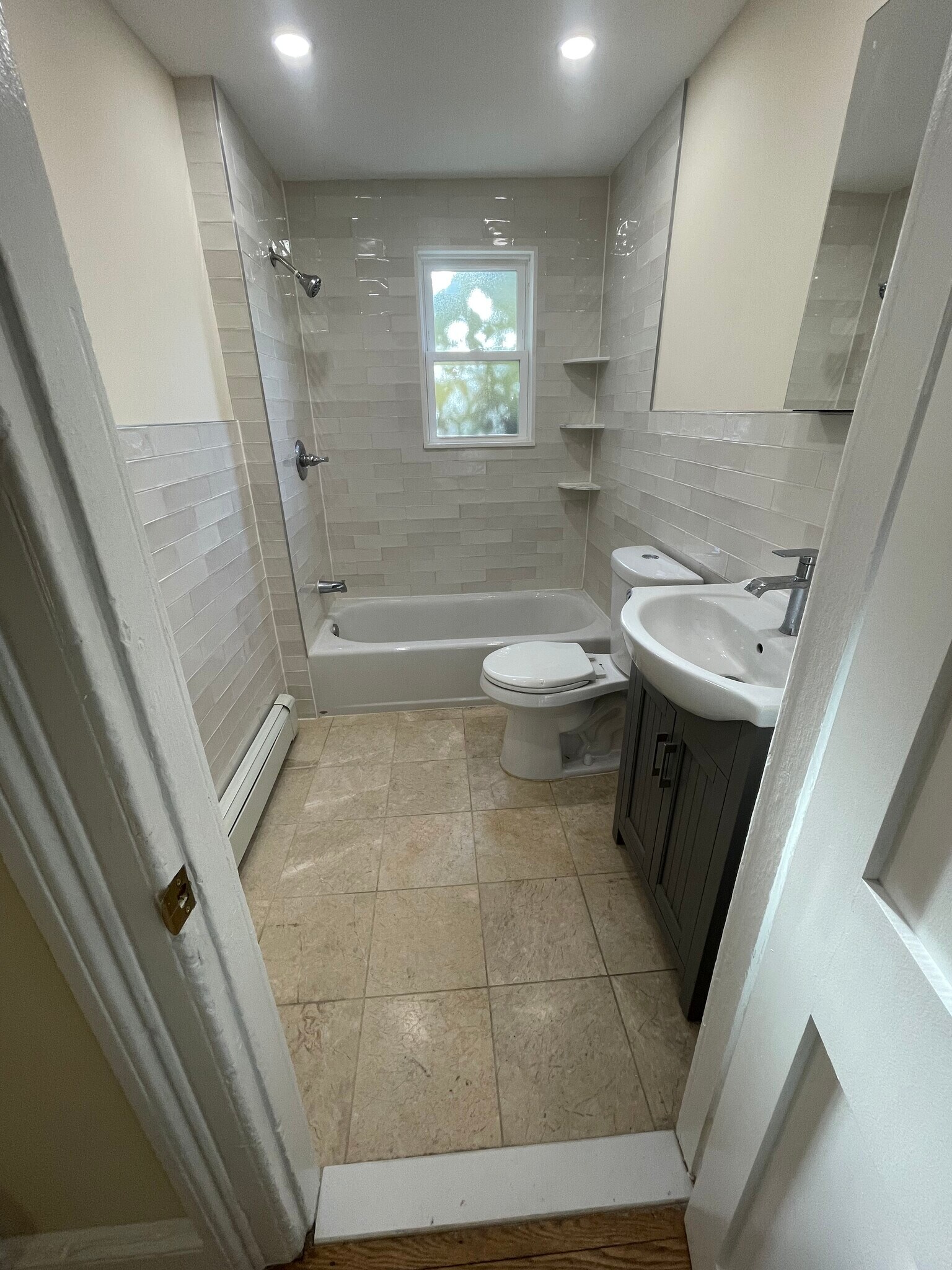 Building Photo - 19 Henry St