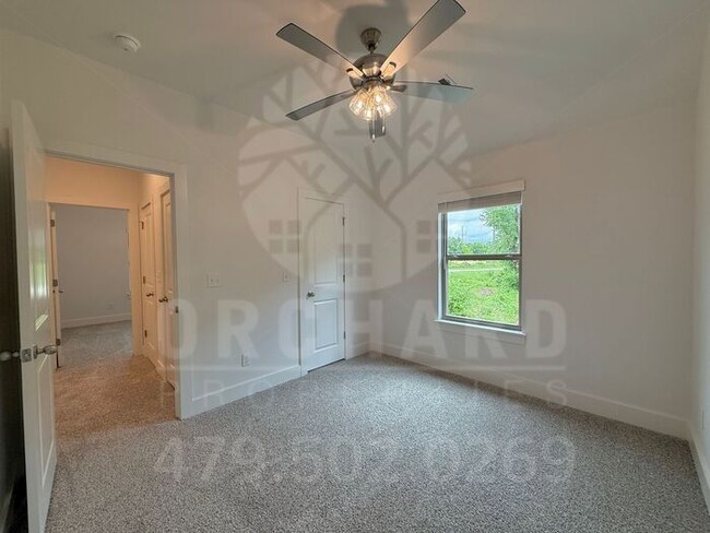 Building Photo - Bella Vista Single-Family Home- 2 Bed/ 2 B...