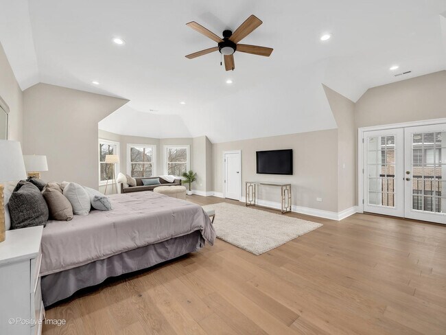 Building Photo - 608 W 55th St