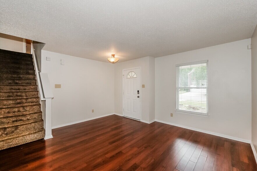 Building Photo - 10226 Homestead Dr