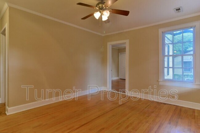 Building Photo - 2729 Kingswood Dr